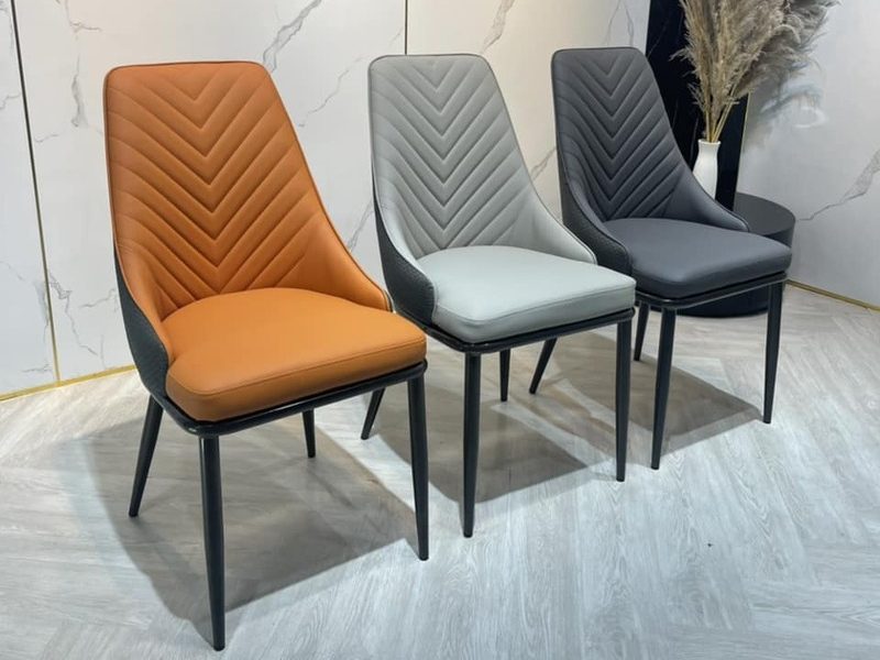 Ghế ăn chân sắt Spine